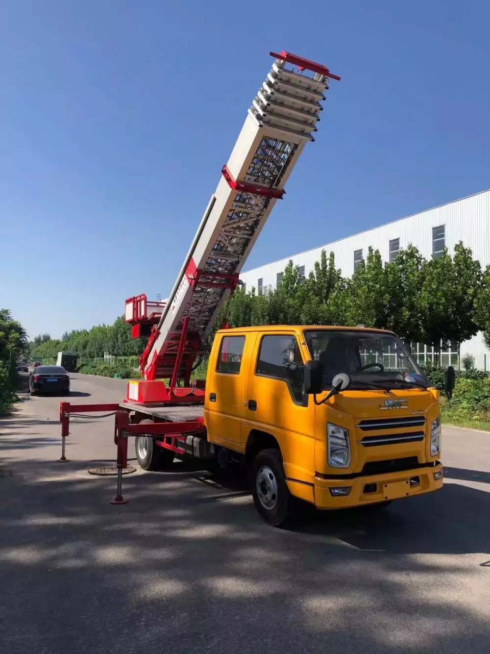 运粮湖管理区附近的云梯车出租服务：轻松解决高空作业需求