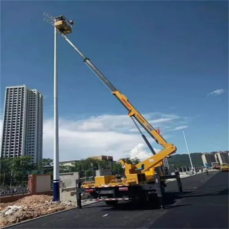 运粮湖管理区维修路灯的曲臂升降车出租