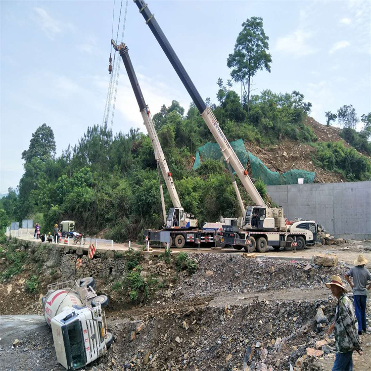 运粮湖管理区汽车掉沟里叫吊车救援要多少钱